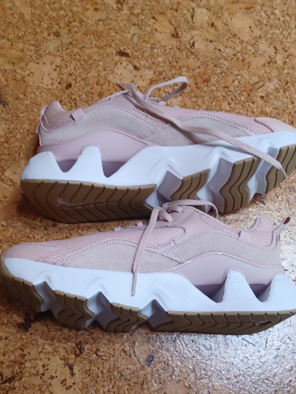 Nike Women's Ryz 365 2 Pink/Tan/White Athletic Shoes Size 9 NWOB - Picture 7 of 8